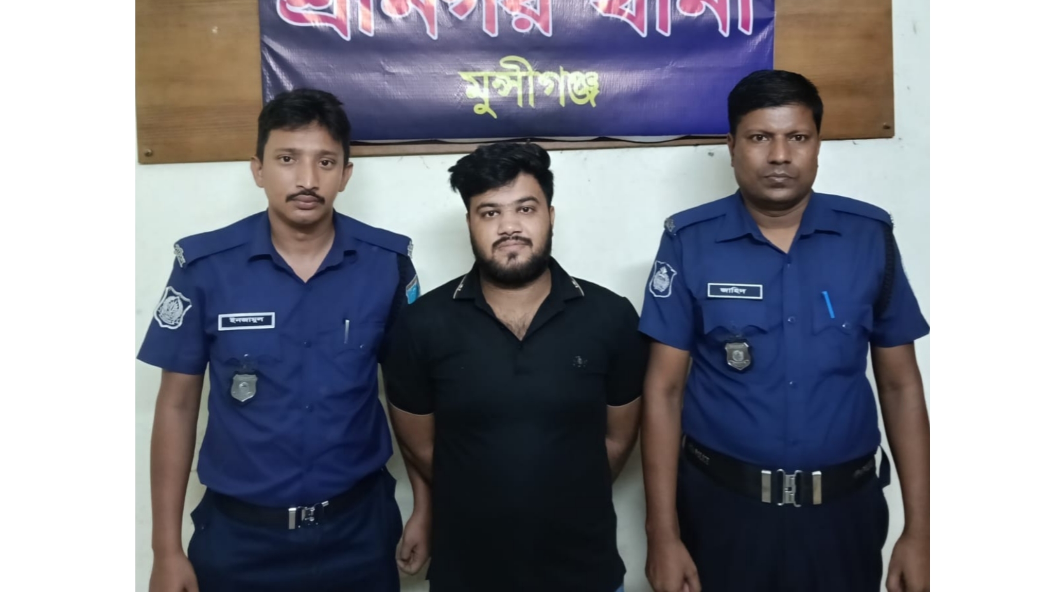 মুন্সিগঞ্জে জমি লিখে না দেওয়ায় বাবাকে পিটিয়ে জখম, ছেলে গ্রেপ্তার