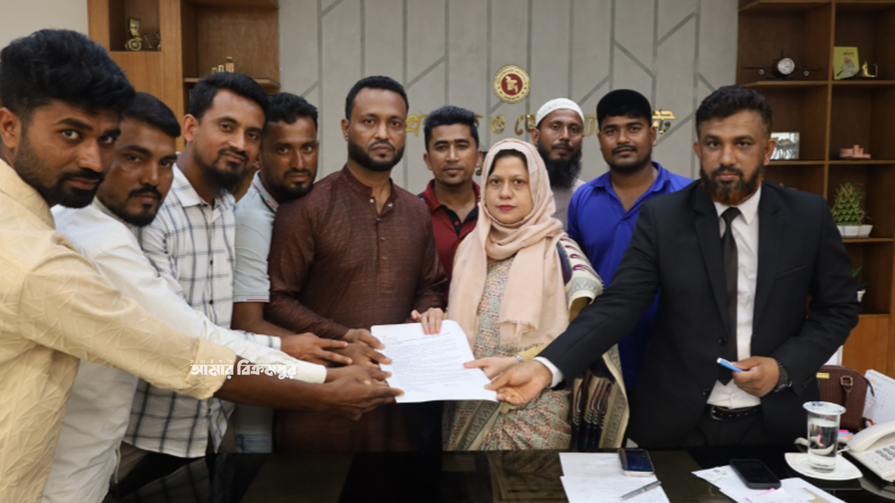 দিঘিরপাড়ে সেতু নির্মাণসহ ৪ দফা দাবিতে জেলা প্রশাসকের কাছে স্মারকলিপি