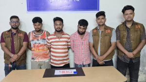 মুন্সিগঞ্জের বেতকা ব্রিজ থেকে ৪০০ ইয়াবাসহ ৩ জনকে গ্রেপ্তার করলো ডিবি