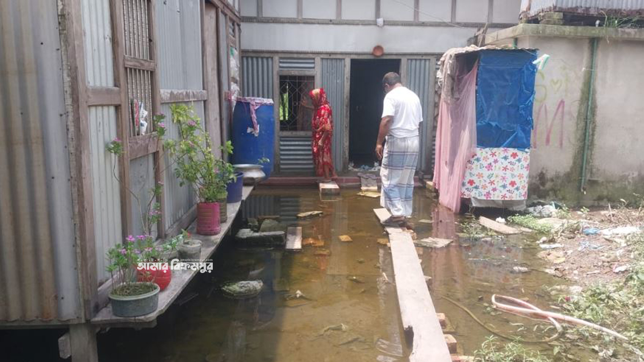 সামান্য বৃষ্টিতেই পানিবন্দী ভাগ্যকুলের তিন হাজার মানুষ, জলাবদ্ধতায় দুর্ভোগ চরমে