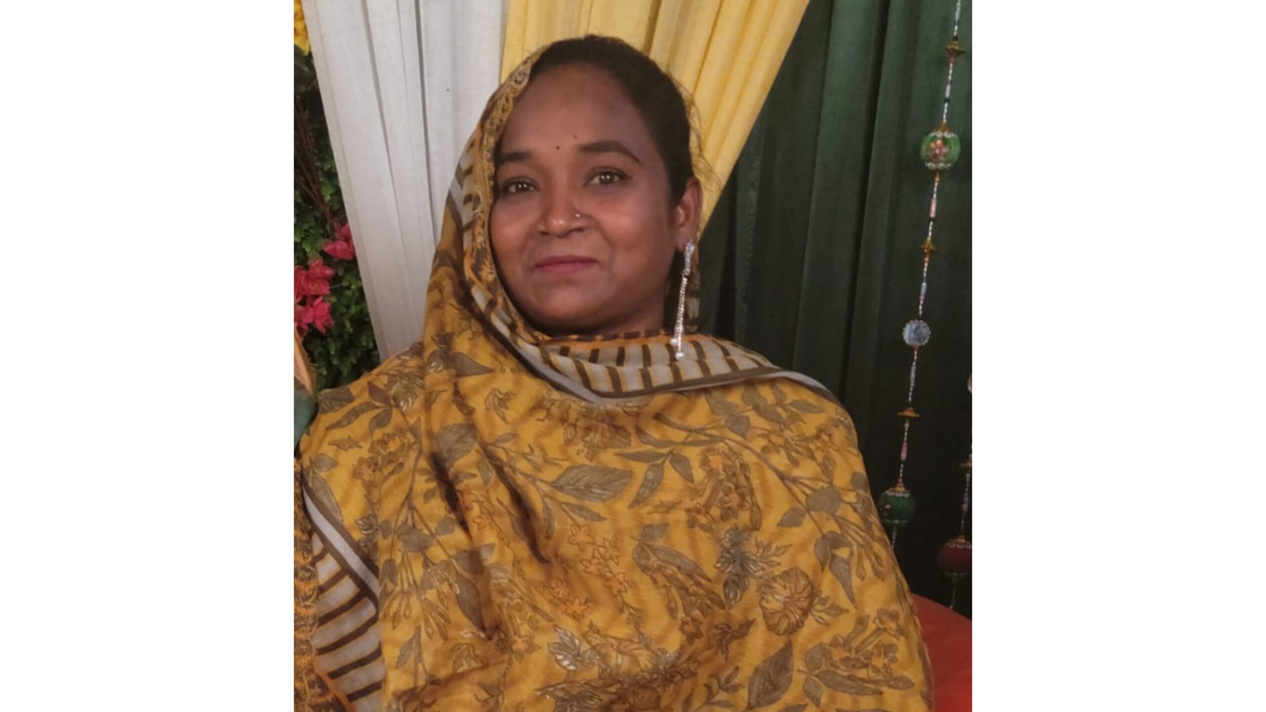 মুন্সিগঞ্জে বাসা থেকে বেরিয়ে নিখোঁজ ৪ সন্তানের জননী, সন্ধান চায় পরিবার