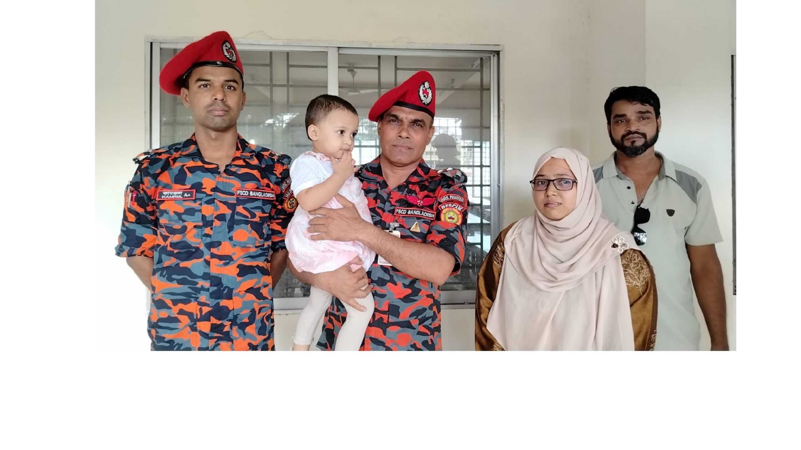 হরগঙ্গা কলেজের লিফটে শিশুসহ আটকা মা, উদ্ধারে ফায়ার সার্ভিস