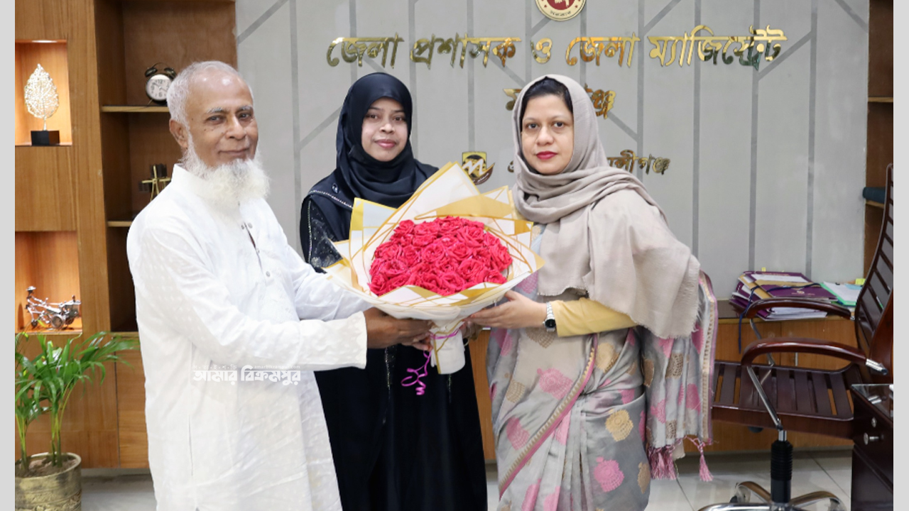 শতভাগ পাসে জেলার সেরা পঞ্চসার আইডিয়েল ইনস্টিটিউটকে ডিসি’র ফুলেল শুভেচ্ছা