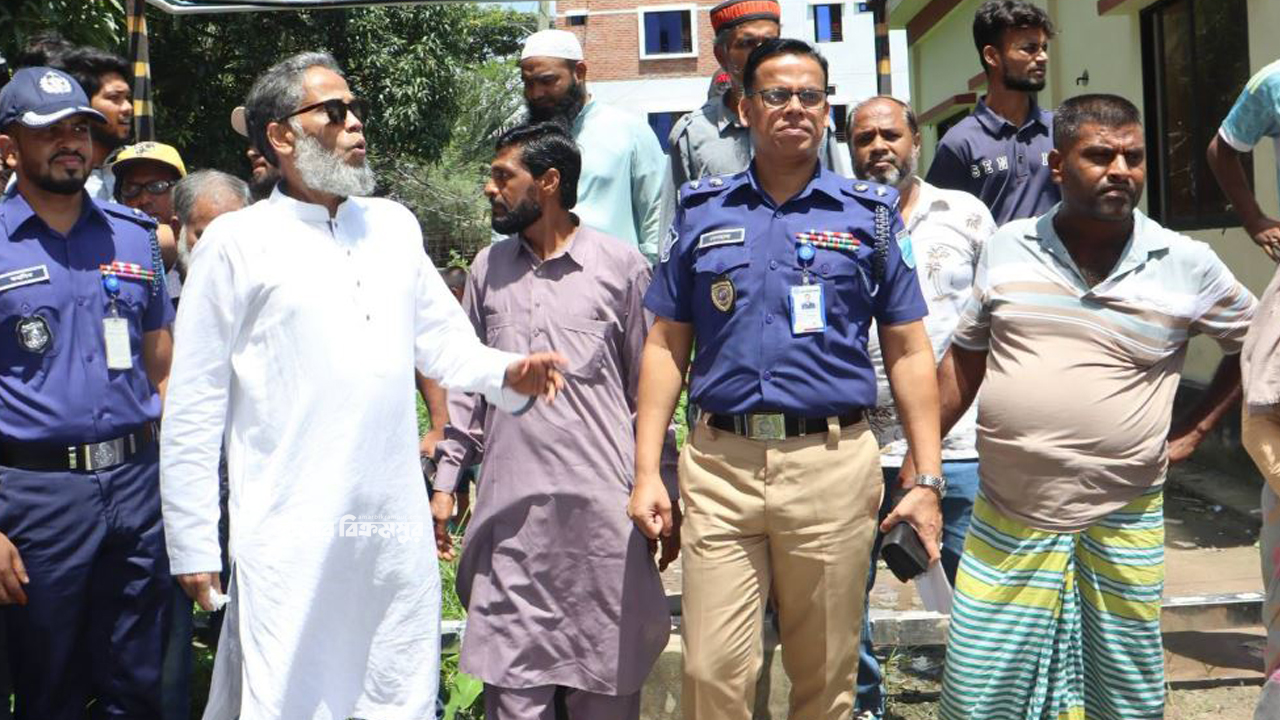 মুন্সিগঞ্জ জেনারেল হাসপাতাল: রোগীকে ক্লিনিকে যেতে ভিজিটিং কার্ড, দুই ডাক্তারকে শোকজের নির্দেশ এমপির