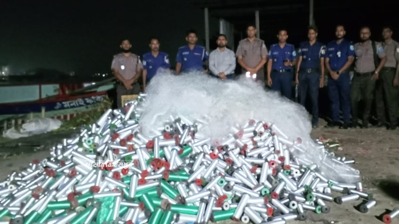 মুন্সিগঞ্জে কারেন্ট জাল কারখানায় অভিযান, ৪২ হাজার রিল সুতা ও ৫ হাজার বর্গমিটার জাল জব্দ