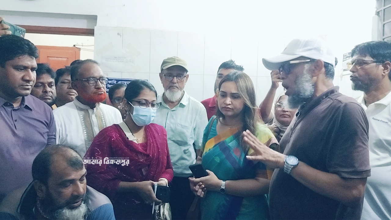 অনিয়মের অভিযোগ পেয়ে আকস্মিক গজারিয়া উপজেলা স্বাস্থ্য কমপ্লেক্স পরিদর্শনে এমপি