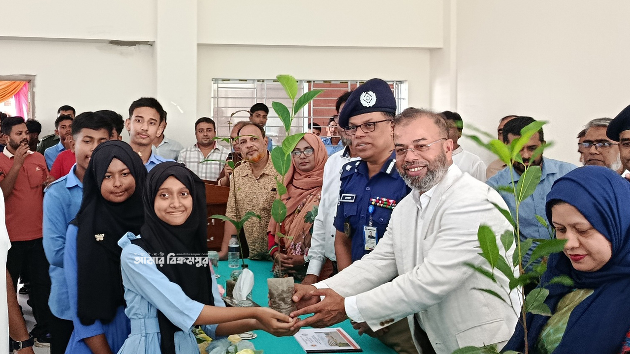 সন্তানের জন্মের পর অন্তত একটি করে গাছ লাগান: মুন্সিগঞ্জে পরিবেশ প্রতিমন্ত্রী