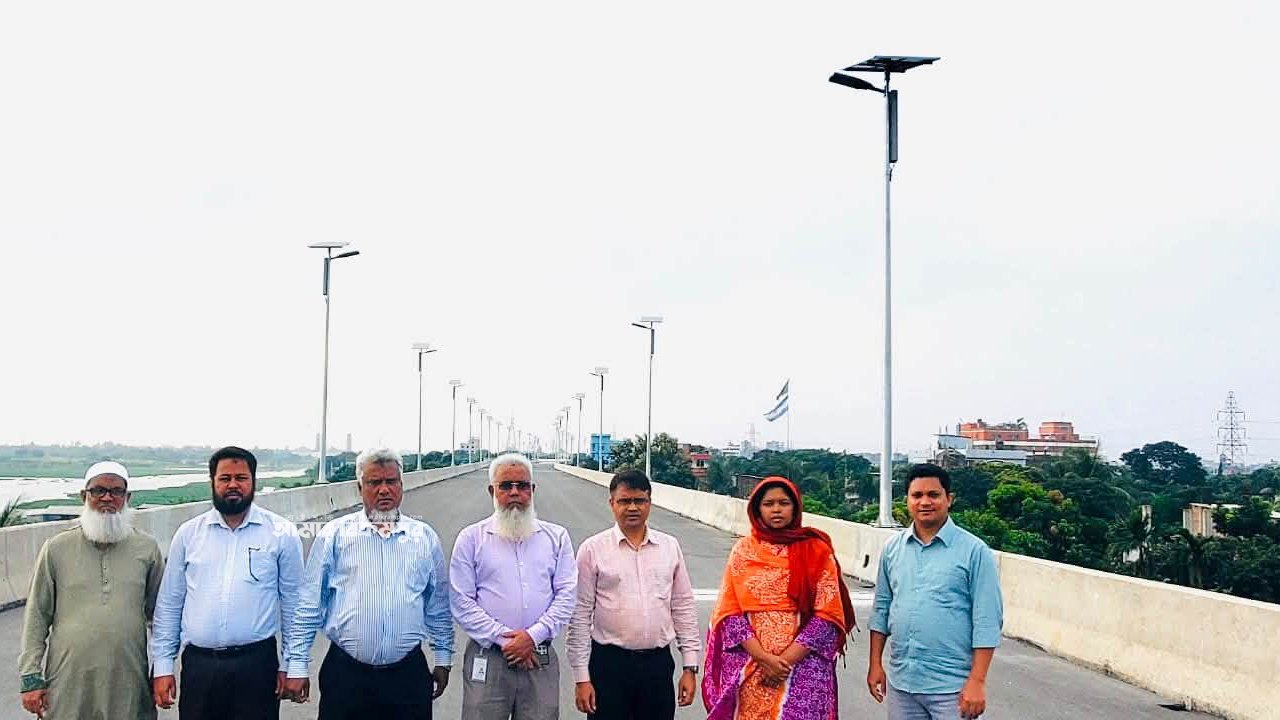 ৫৮৬টি সোলার লাইটে আলোকিত হবে মুক্তারপুর-পঞ্চবটি দোতলা রাস্তা, বছরে সাশ্রয় ৪৮ লাখ