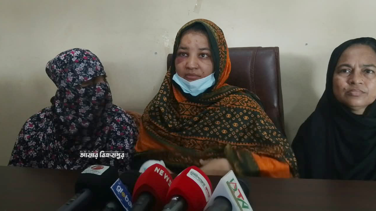 দুই সন্তানের জননীকে রেখে পরকীয়ায় আসক্ত স্বামী: মুন্সিগঞ্জে স্ত্রীর সংবাদ সম্মেলন