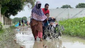 বেহাল সড়কে ভোগান্তি সয়ে ঢাকা বিশ্ববিদ্যালয়ে মুন্সিগঞ্জের আলিনুর, সংস্কারের দাবি