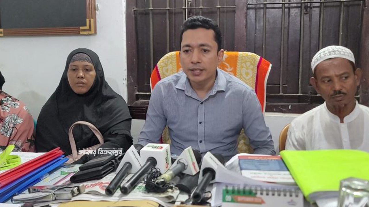মুন্সিগঞ্জে অনুমতি ছাড়া সংবাদ সম্মেলন করায় ইউপি প্রশাসনিক কর্মকর্তাকে শোকজ