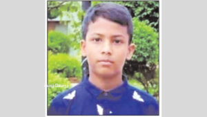 মুন্সিগঞ্জে নিজ ঘরের খাটে বসে খেলছিল শিক্ষার্থী, সাপের কামড়ে গেল প্রাণ